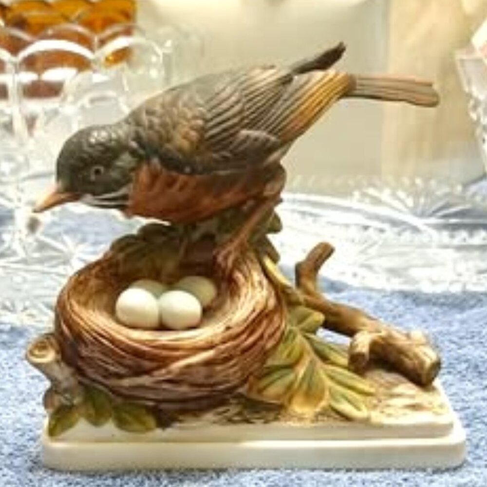 Vintage Lefton,   Porcelain Robin Figurine . Hand Painted. Made in Japan